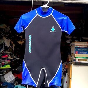 Women’s Youth Aqua Sphere Wet Black And Blue  Zipper Back Short Sleeves Size 10